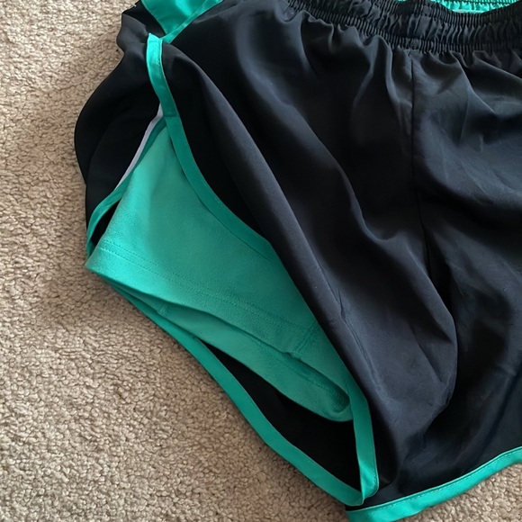 Nike Dri-Fit women’s shorts XS - Picture 5 of 5